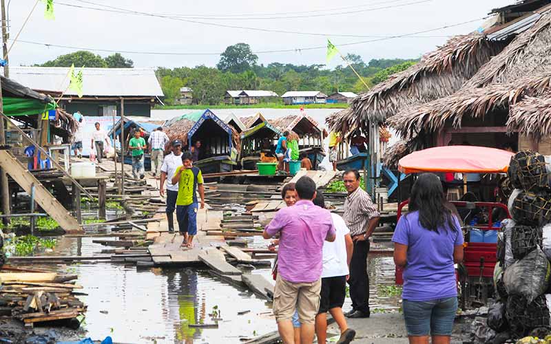 Cais no Rio Amazonas