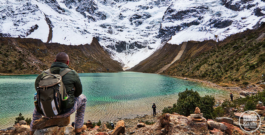 A lagoa Humantay fica no sopé das montanhas Humantay e Salkantay