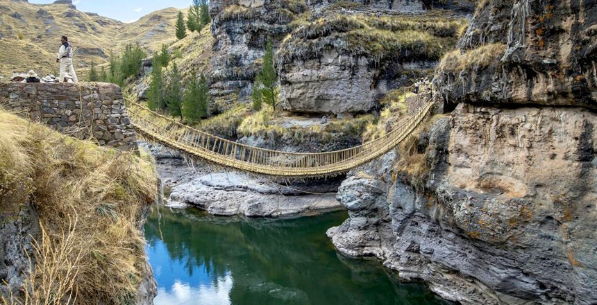 a antiga ponte inca qeswachaka