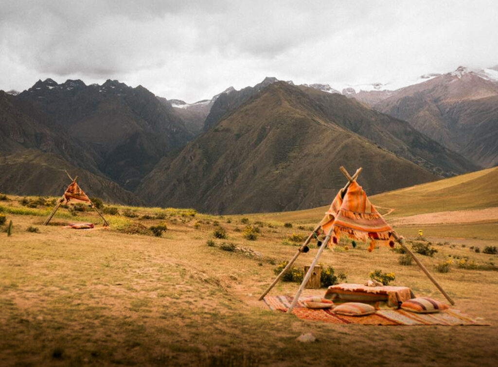 Maras Moray com Vista para Montanha